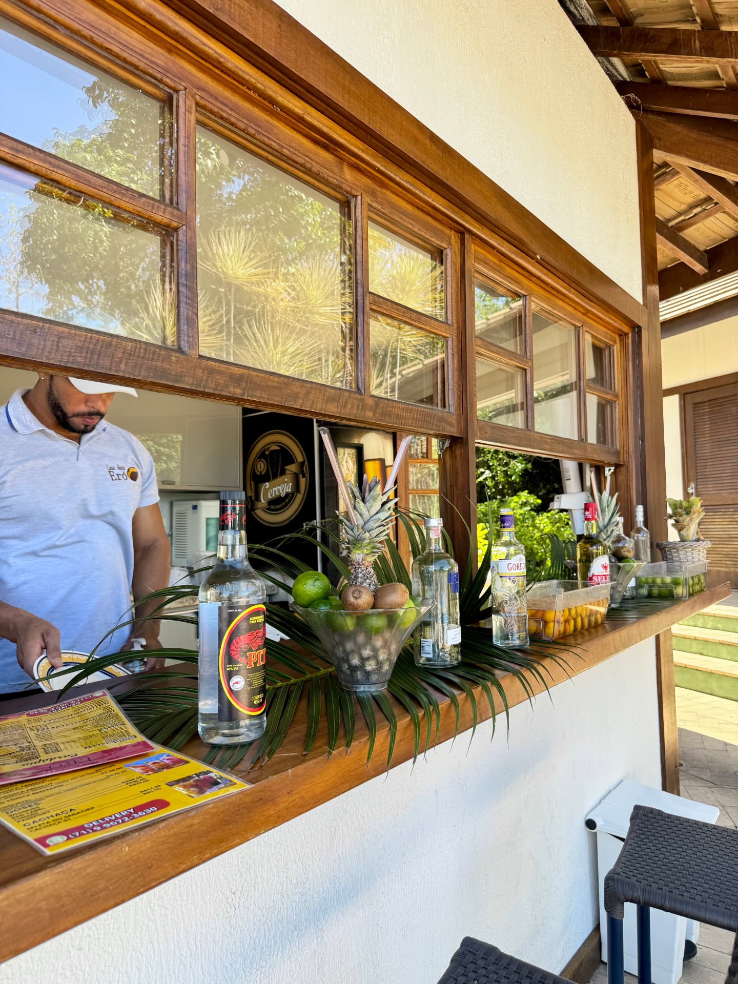 Bar e restaurante do condomínio em madeira